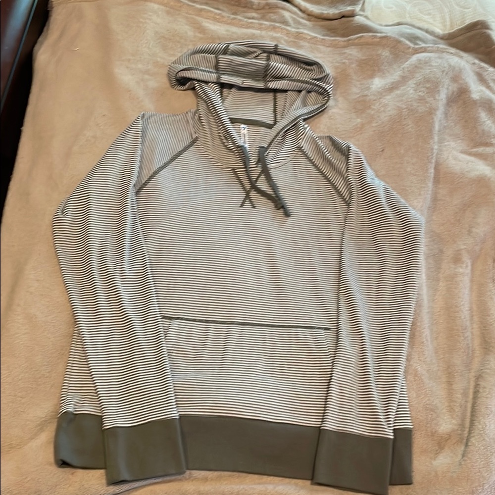 Women’s Kuhl hooded striped long sleeve shirt. Size medium. Never worn